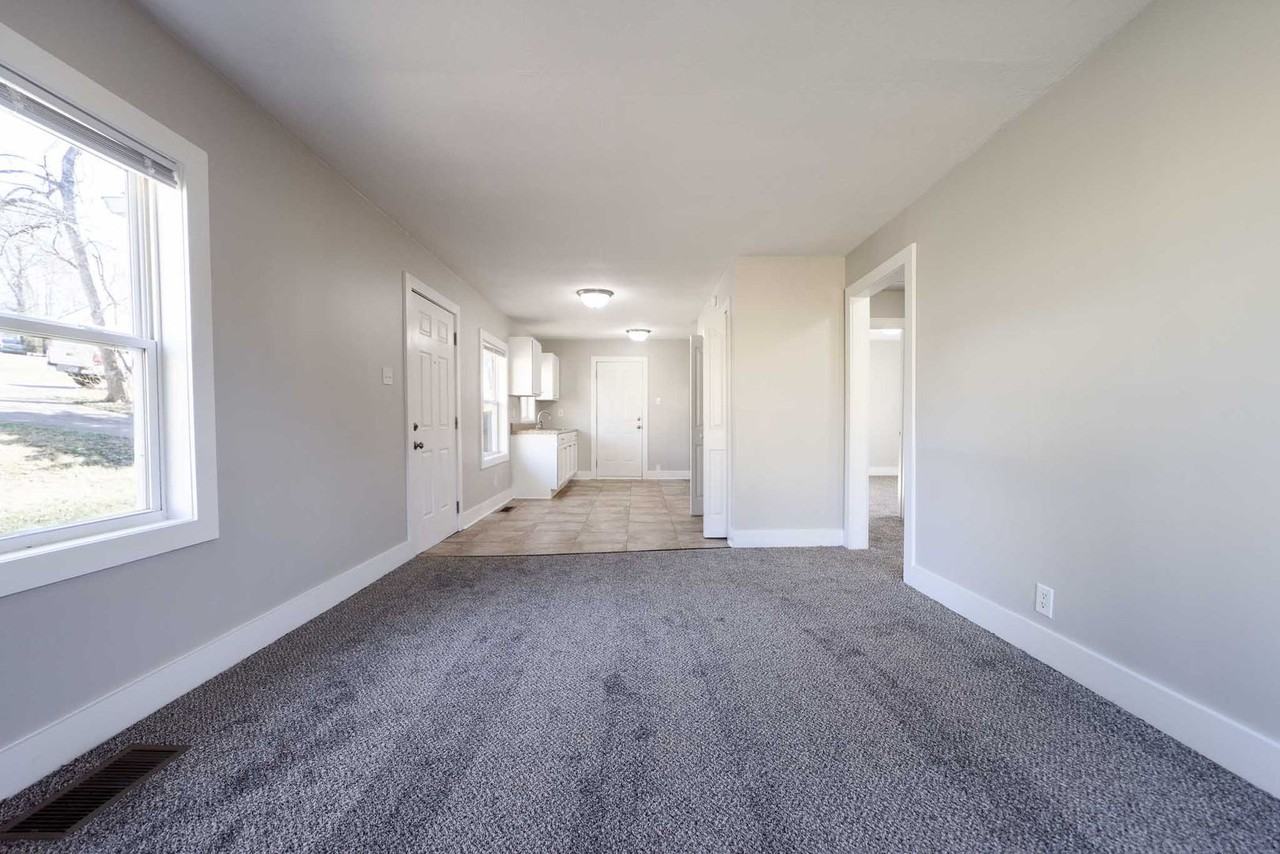 1003 Lincoln St - Photo 7 of 26