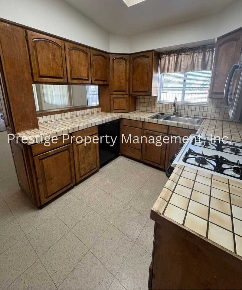 825 E Copper St - Photo 5 of 27
