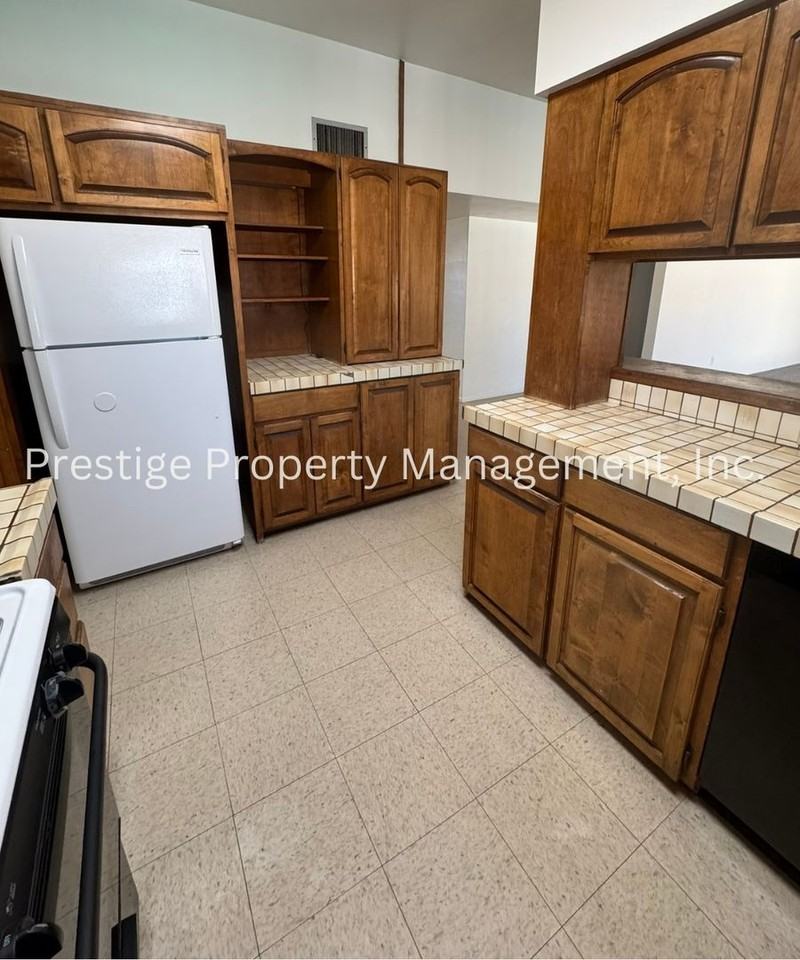 825 E Copper St - Photo 6 of 27