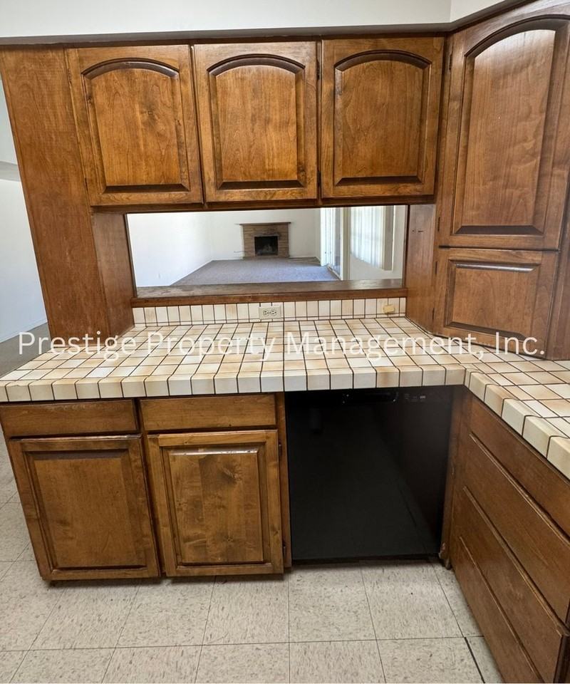 825 E Copper St - Photo 7 of 27
