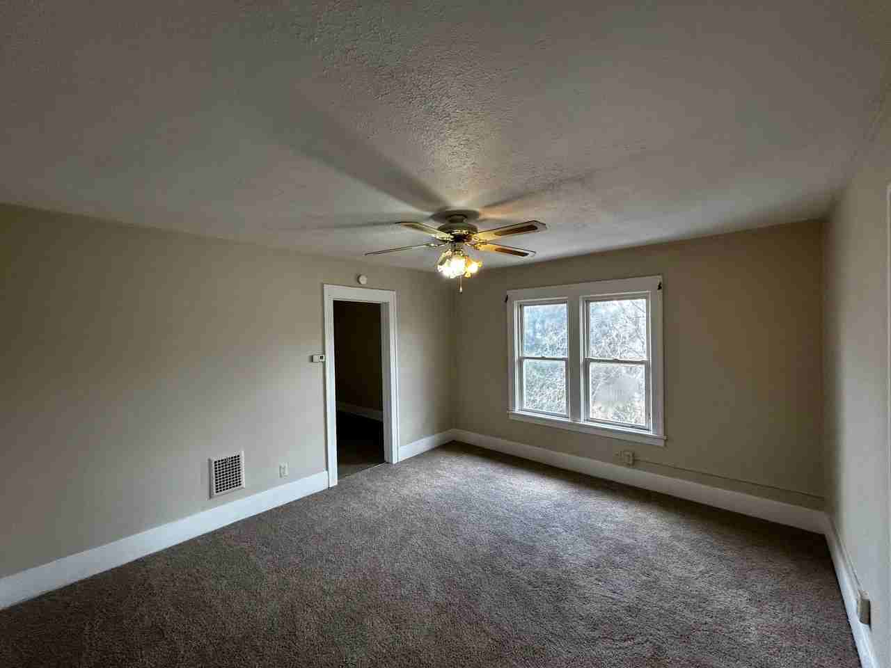 315 Half St Uppr - Photo 3 of 17