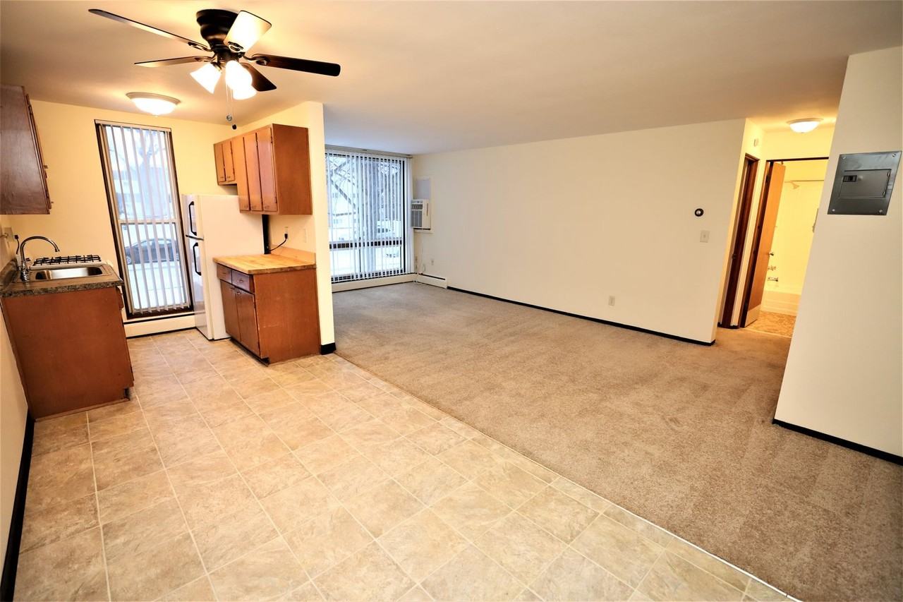 Chowen Plaza Apartments - Photo 3 of 17