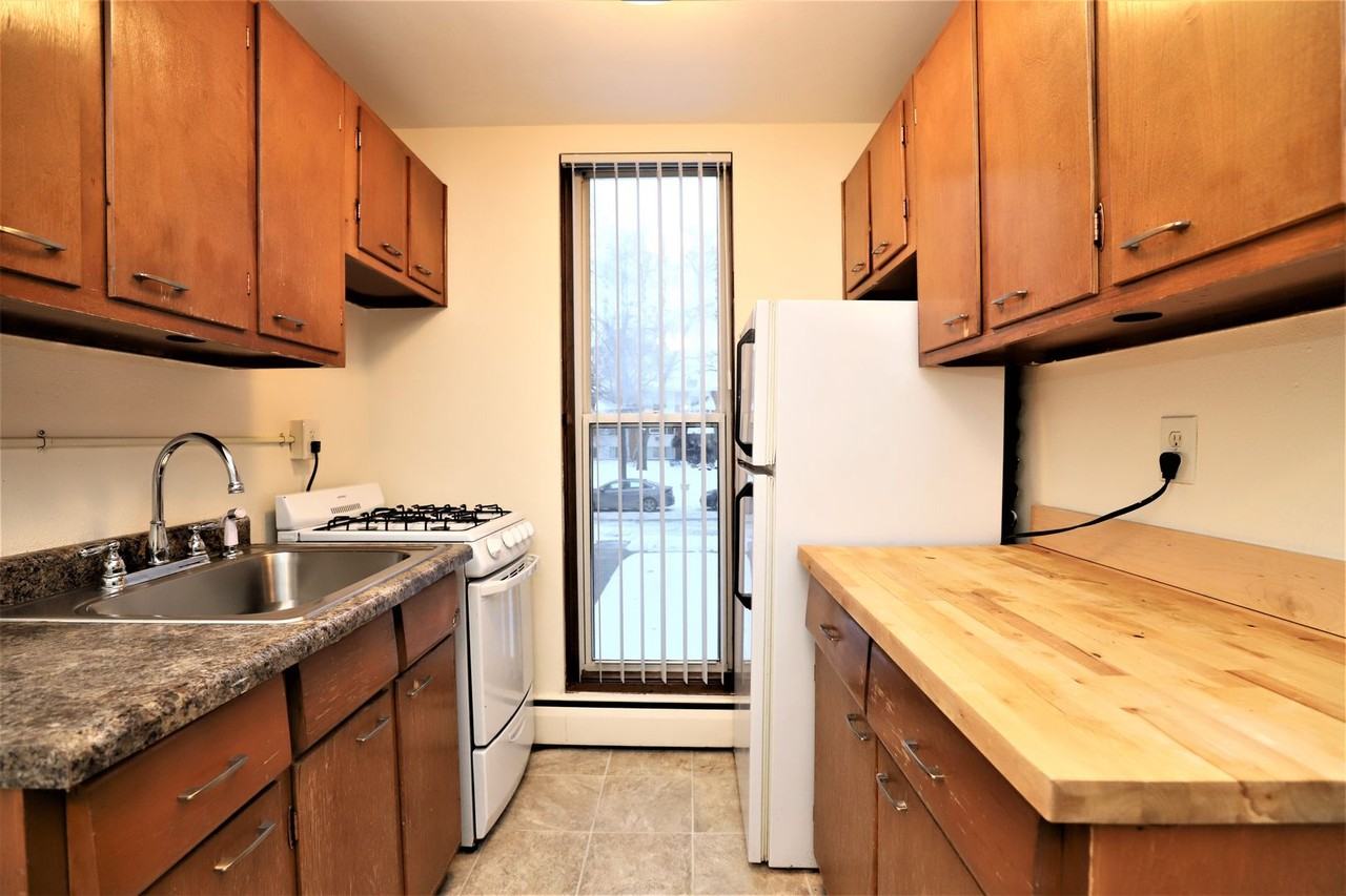 Chowen Plaza Apartments - Photo 4 of 17