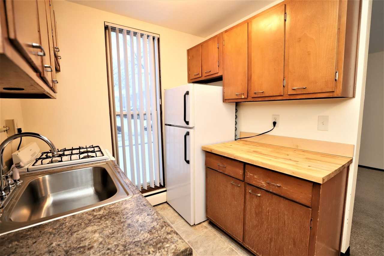 Chowen Plaza Apartments - Photo 5 of 17