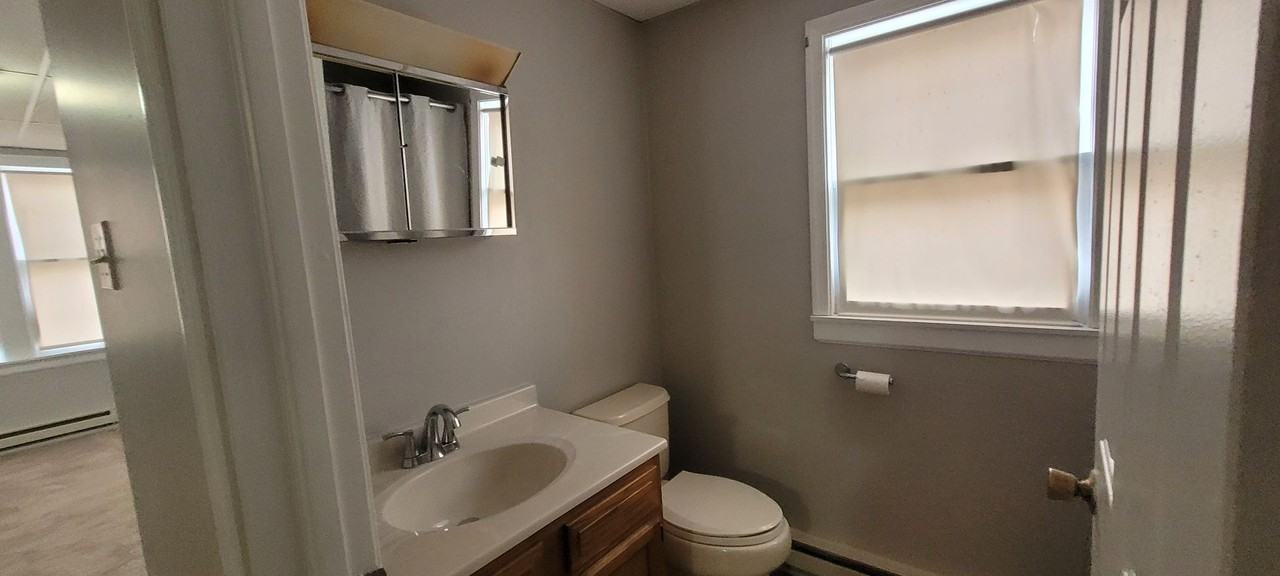 251 Perry St - Photo 5 of 13