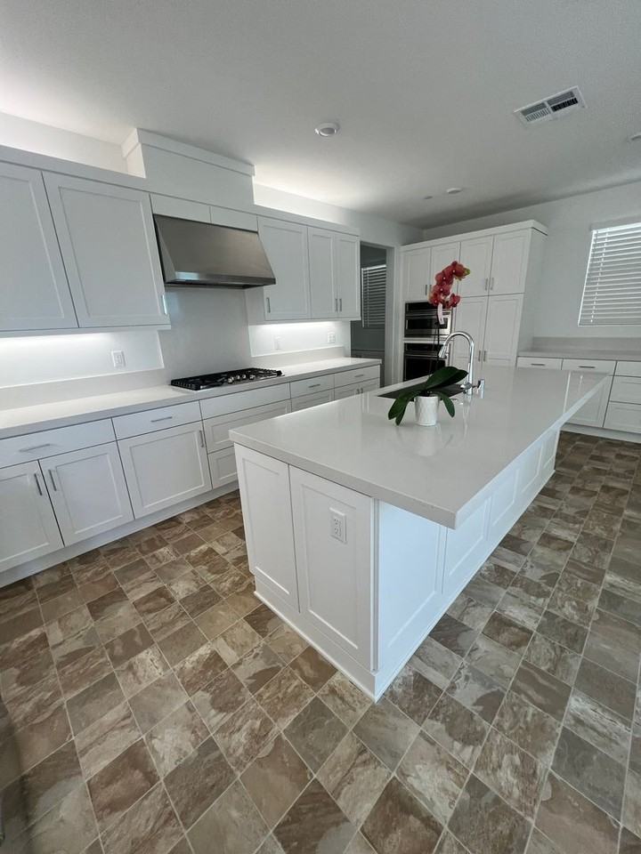 641 Edward Scholle Dr - Photo 5 of 33