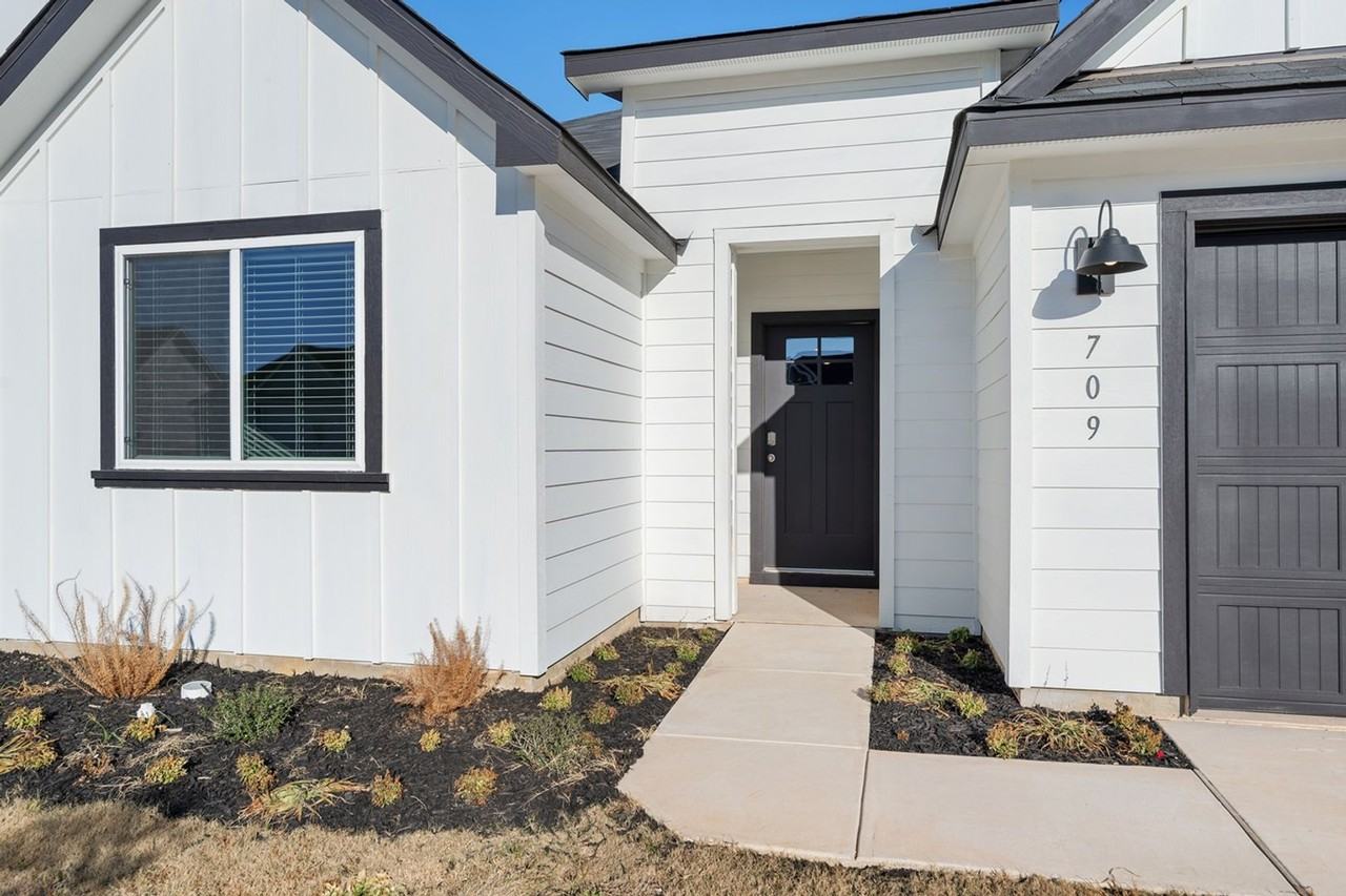 709 Tranquility Ln - Photo 3 of 50