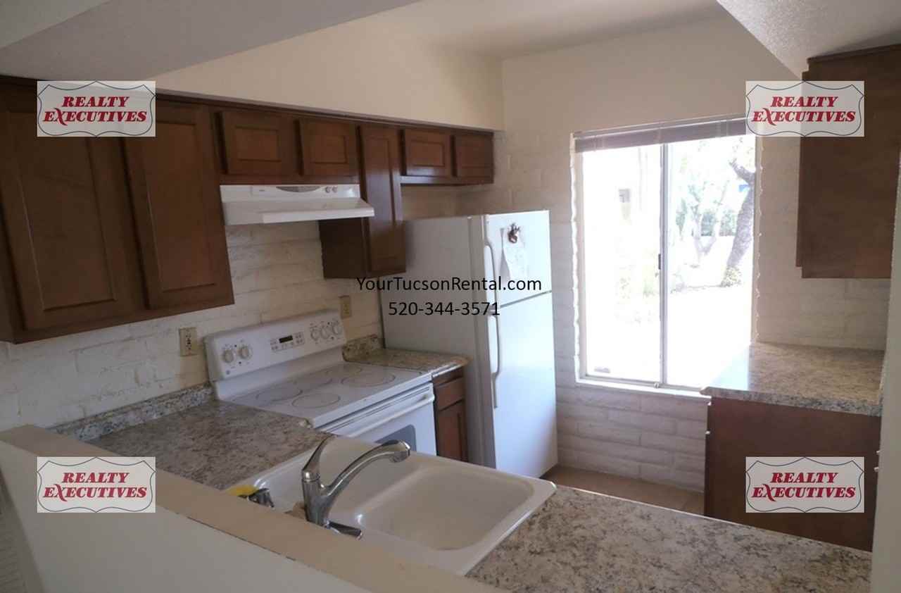 2743 W Sheryl Dr - Photo 3 of 9