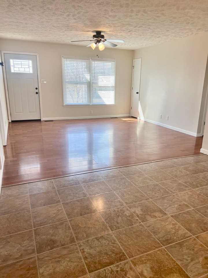 1043 Tolliver Way - Photo 4 of 30