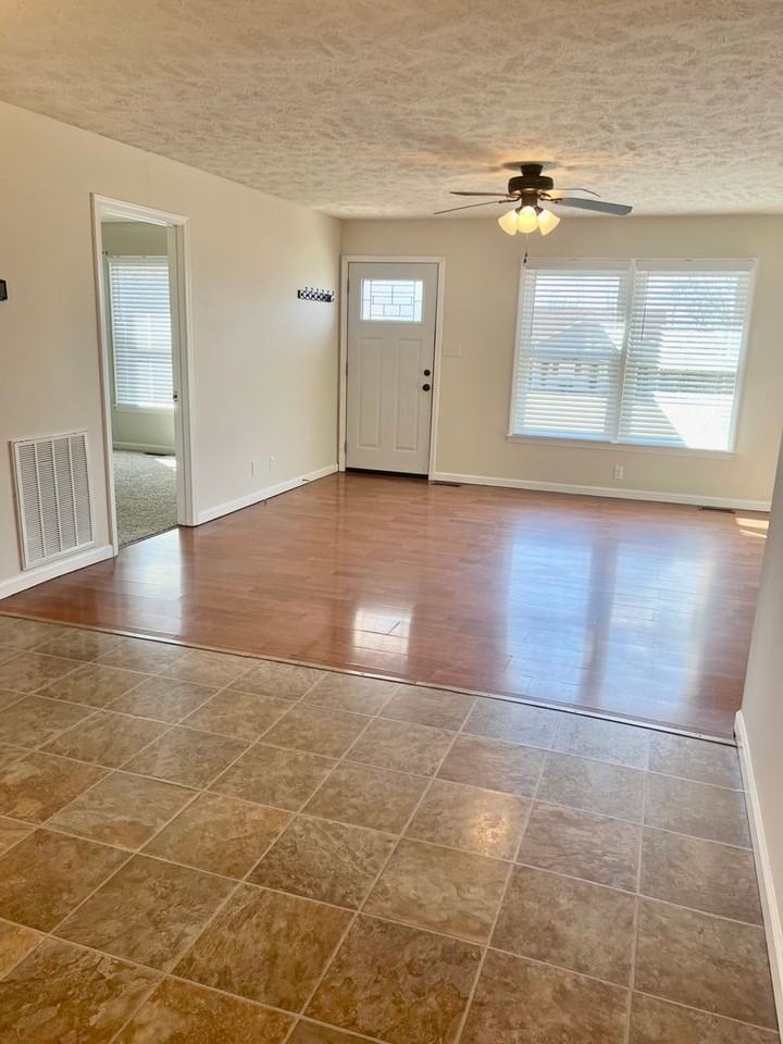 1043 Tolliver Way - Photo 5 of 30