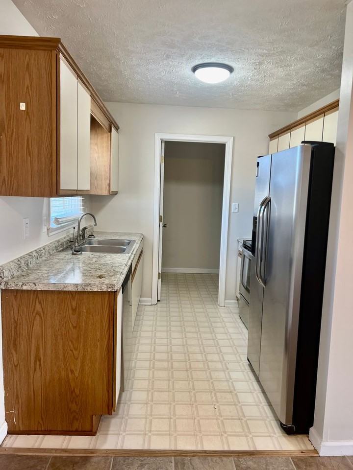 1043 Tolliver Way - Photo 6 of 30