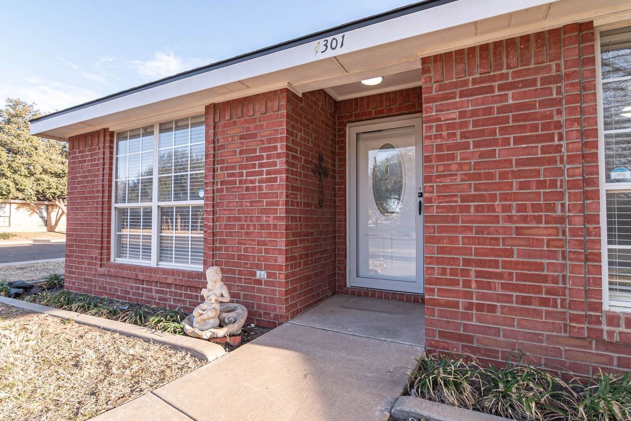 4301 Downing Ave - Photo 3 of 30