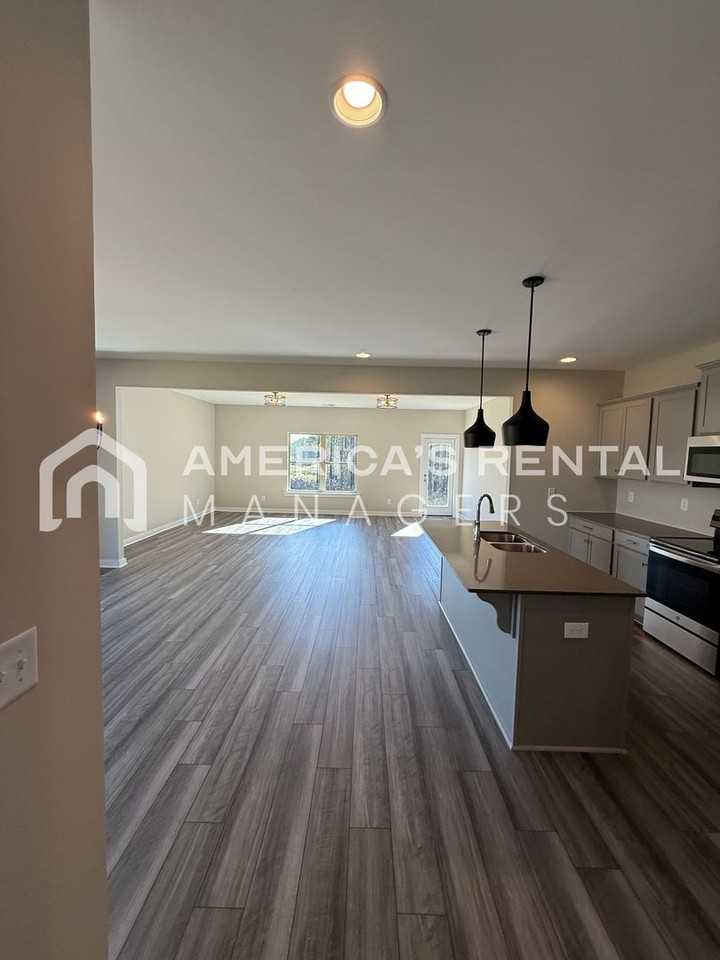 1563 Mckesie St - Photo 3 of 34