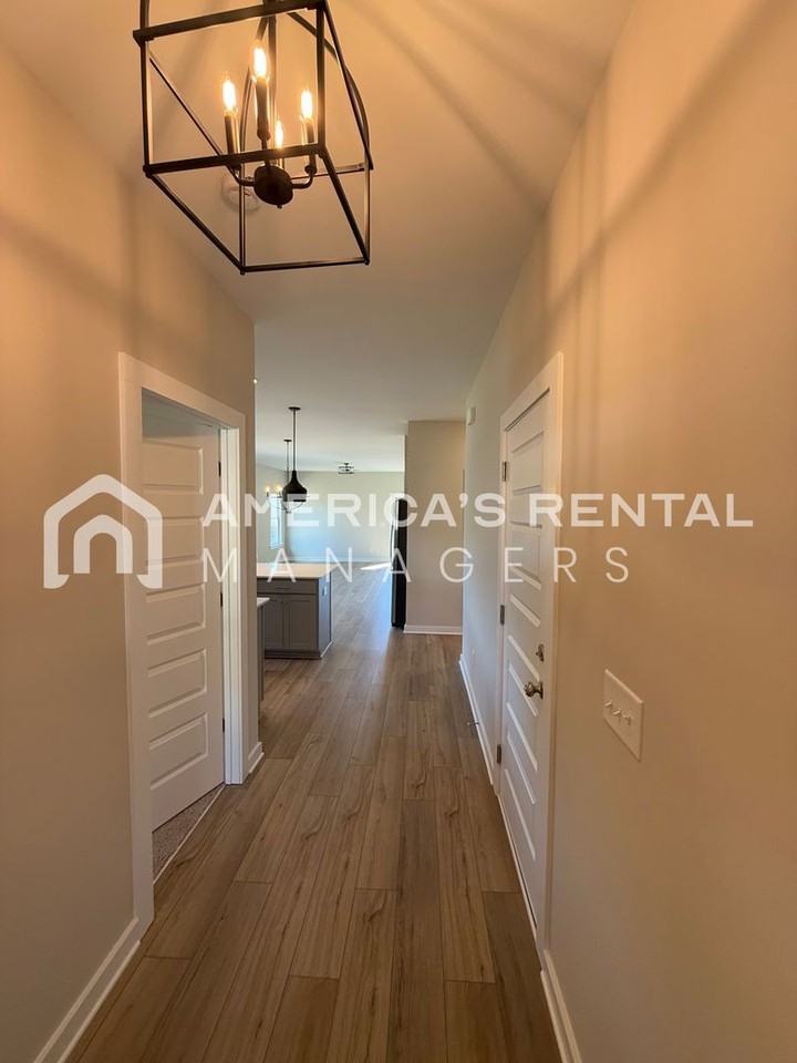 1525 Mckesie St - Photo 3 of 30