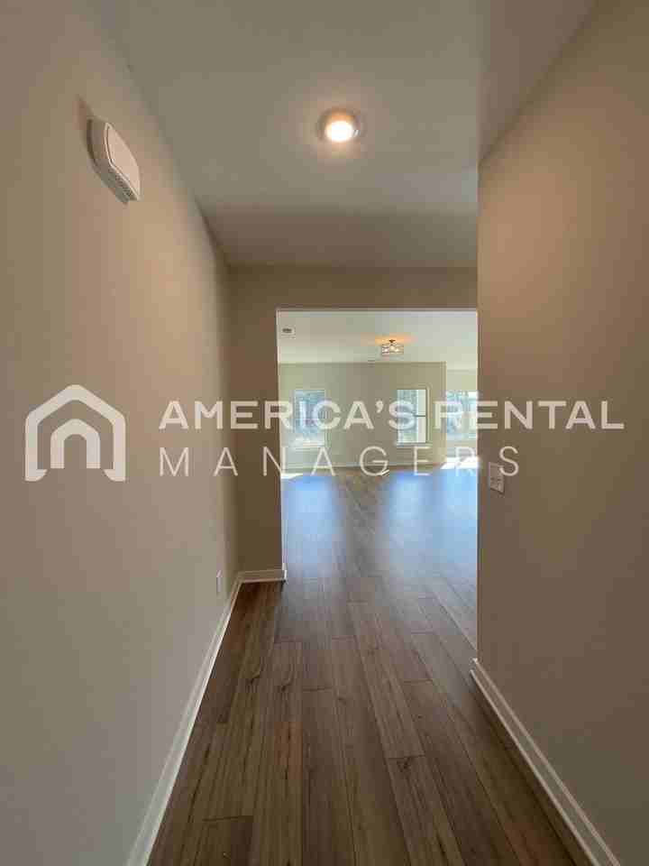 1489 Mckesie St - Photo 3 of 35