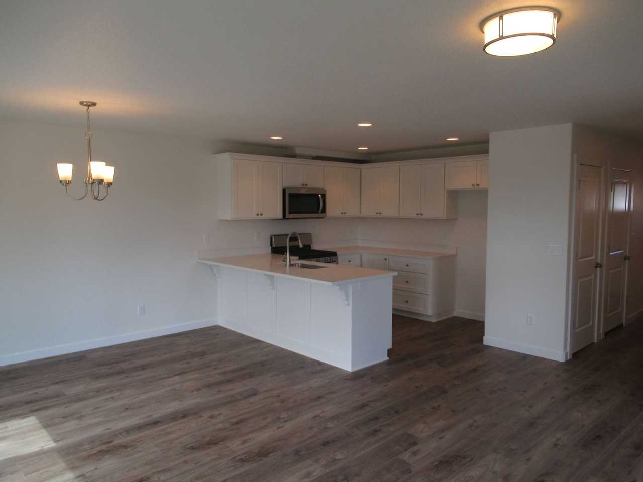 375 Nw Denton Ave - Photo 3 of 23