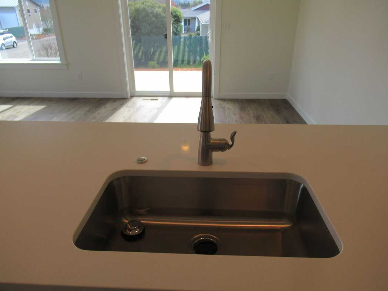 375 Nw Denton Ave - Photo 5 of 23