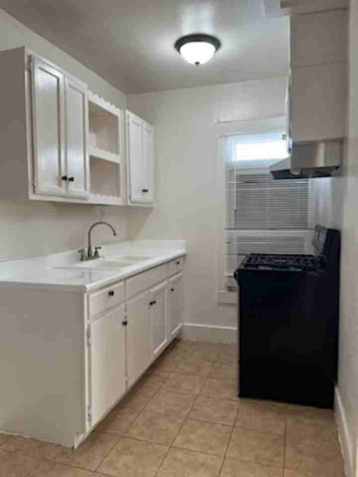 BELC 08 - Photo 4 of 14