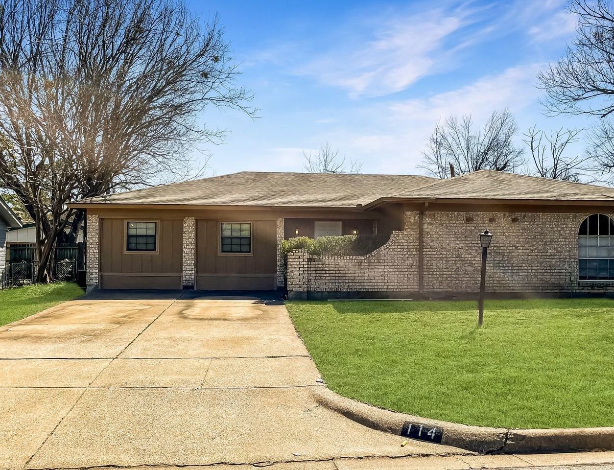 114 Robin Ln - Photo 2 of 15