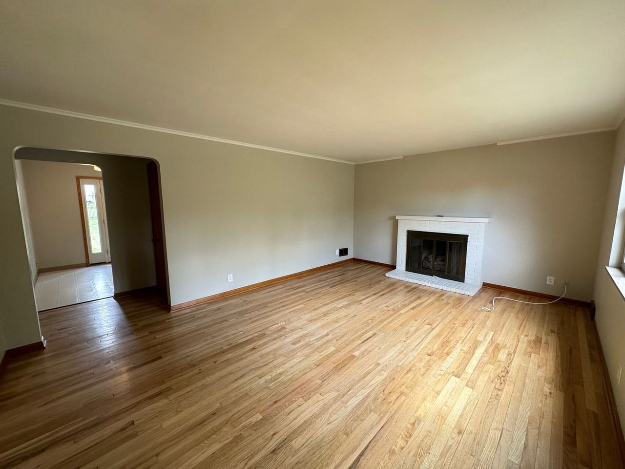 4872 Sharon Ave - Photo 3 of 23