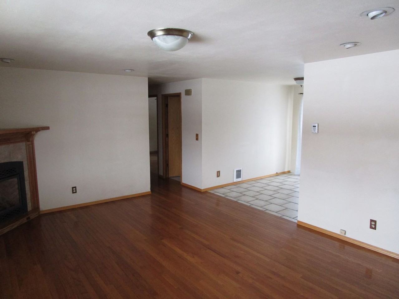 1241 Se 5th St - Photo 2 of 12