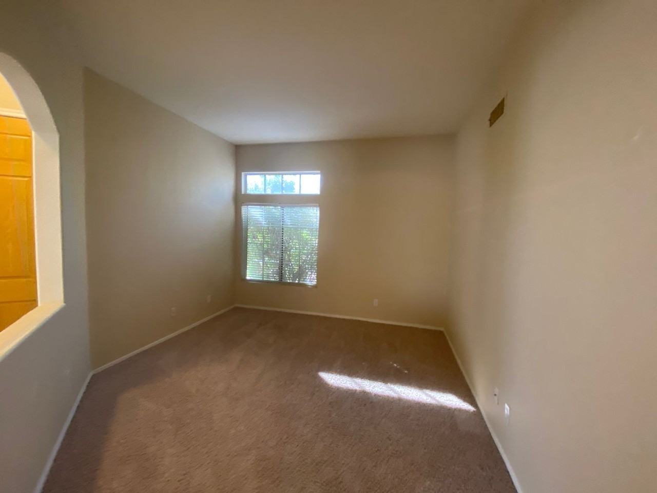 1829 S Buchanan St - Photo 4 of 25