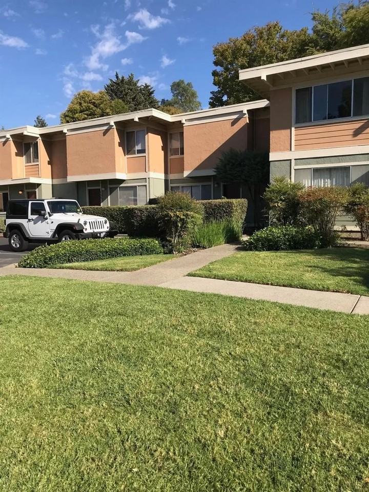 1553 Drake Dr - Photo 2 of 18