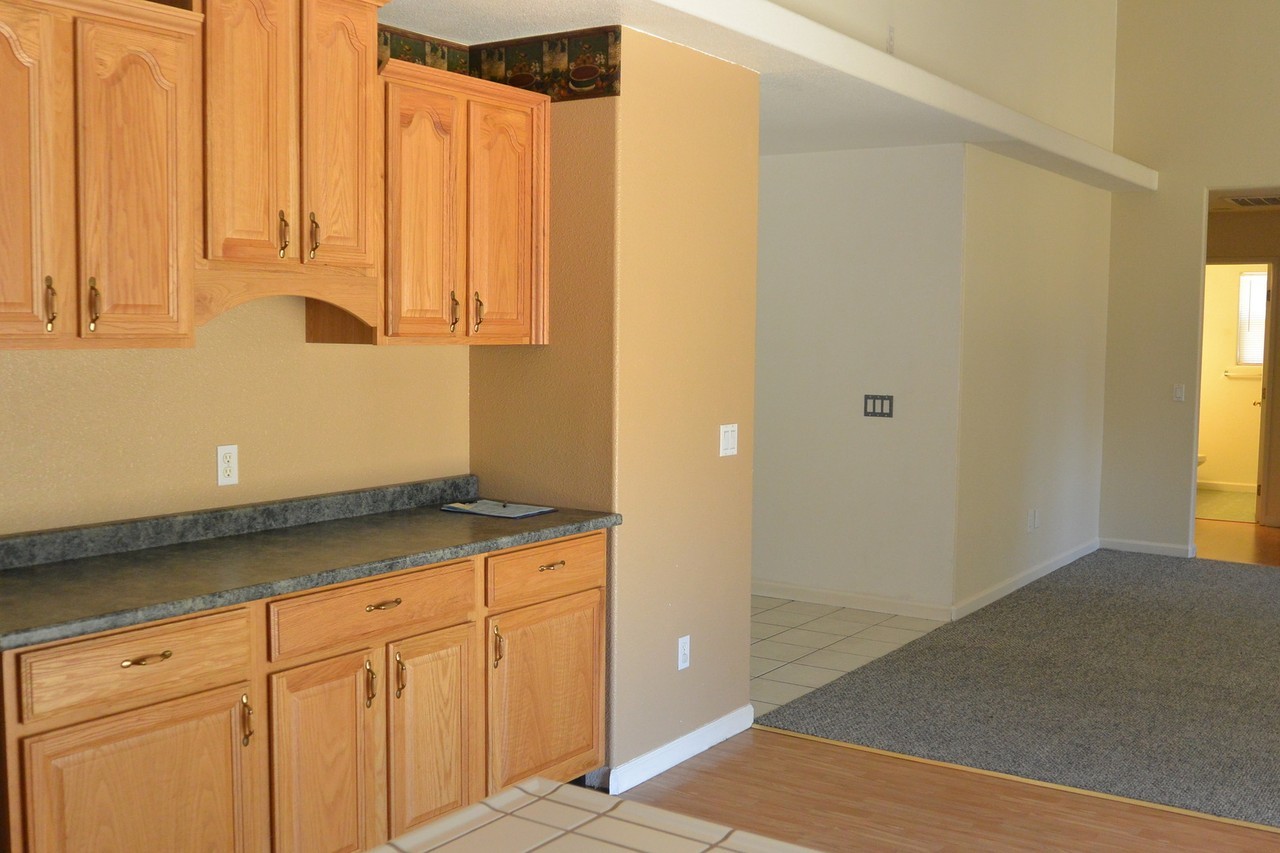 3011 W Loyola Ct - Photo 2 of 10