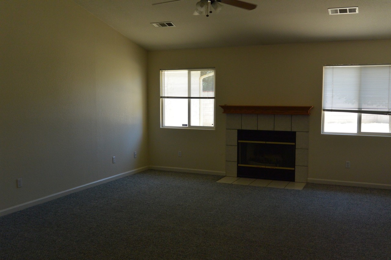 3011 W Loyola Ct - Photo 4 of 10