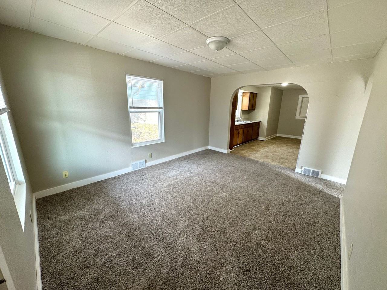1426 N Main St - Photo 3 of 15