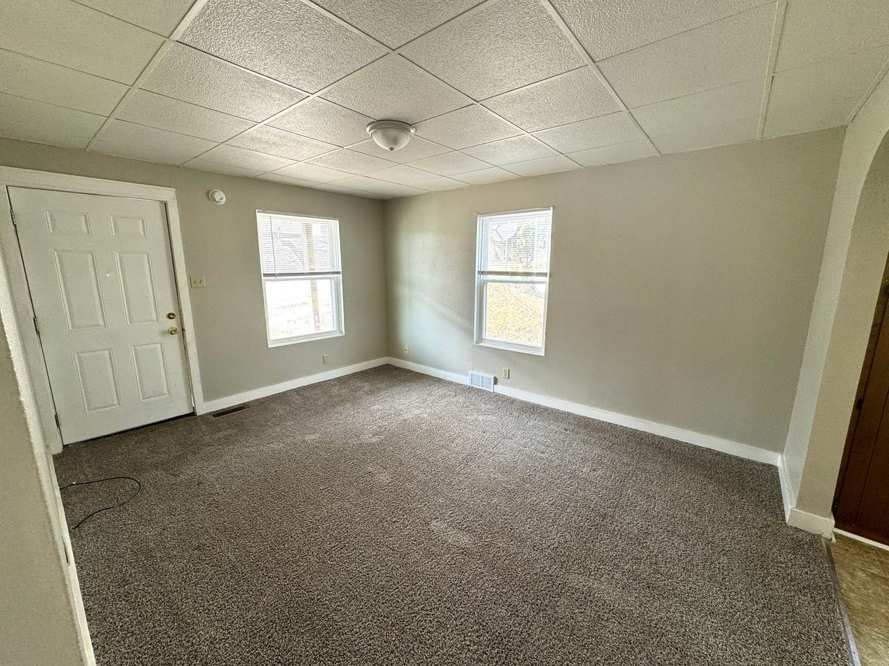 1426 N Main St - Photo 4 of 15