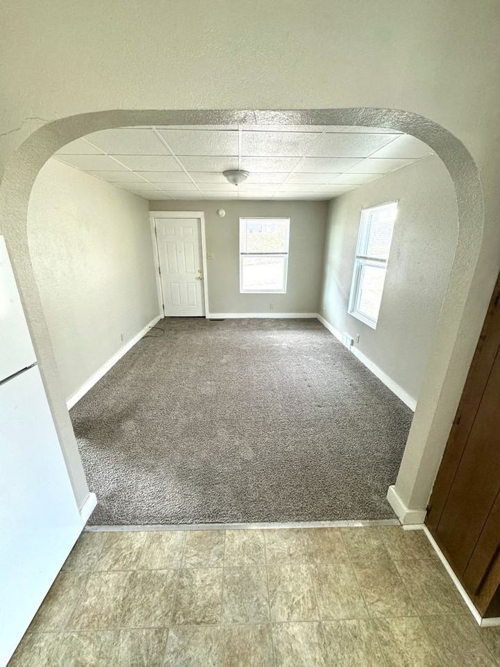 1426 N Main St - Photo 5 of 15