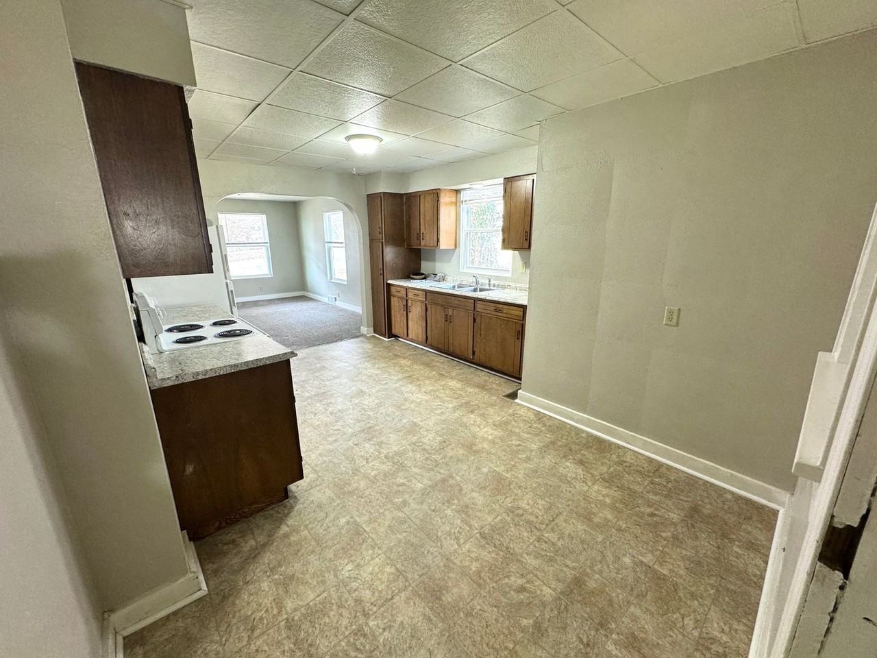 1426 N Main St - Photo 7 of 15