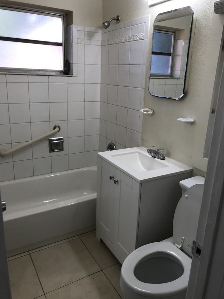 1736 Lauderdale Manor Dr - Photo 7 of 15