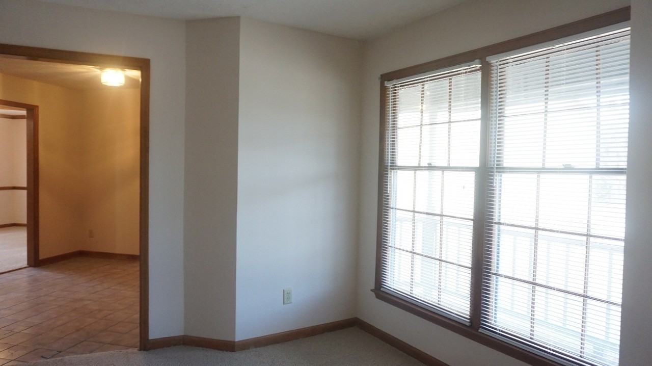 508 Georgetown Cir - Photo 2 of 50