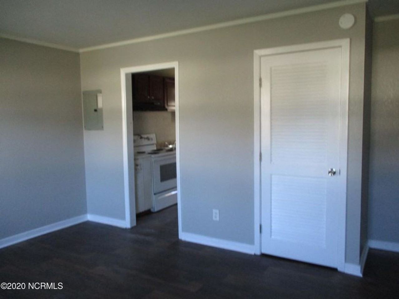 1223 Davis St - Photo 3 of 12