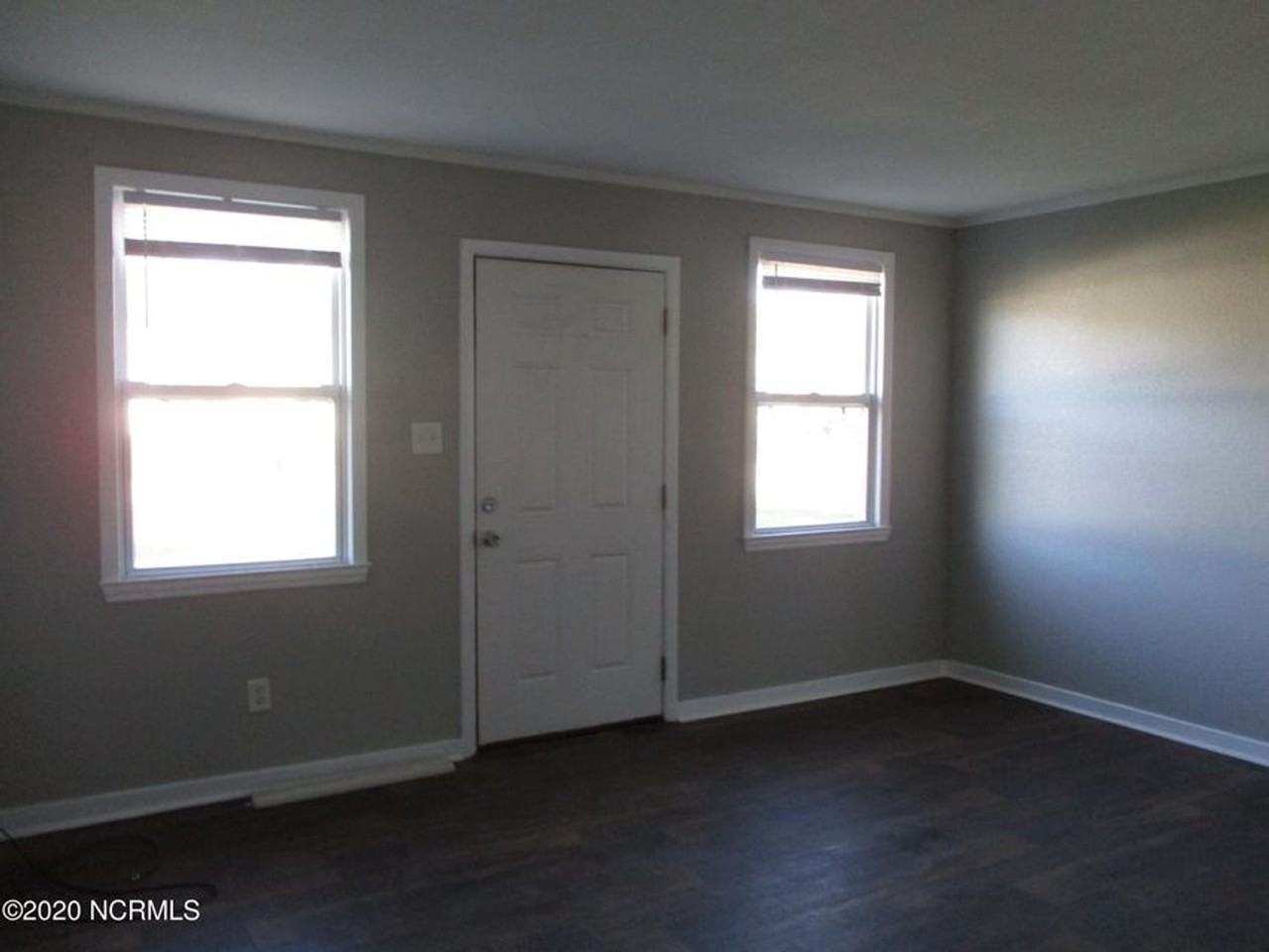 1223 Davis St - Photo 2 of 12