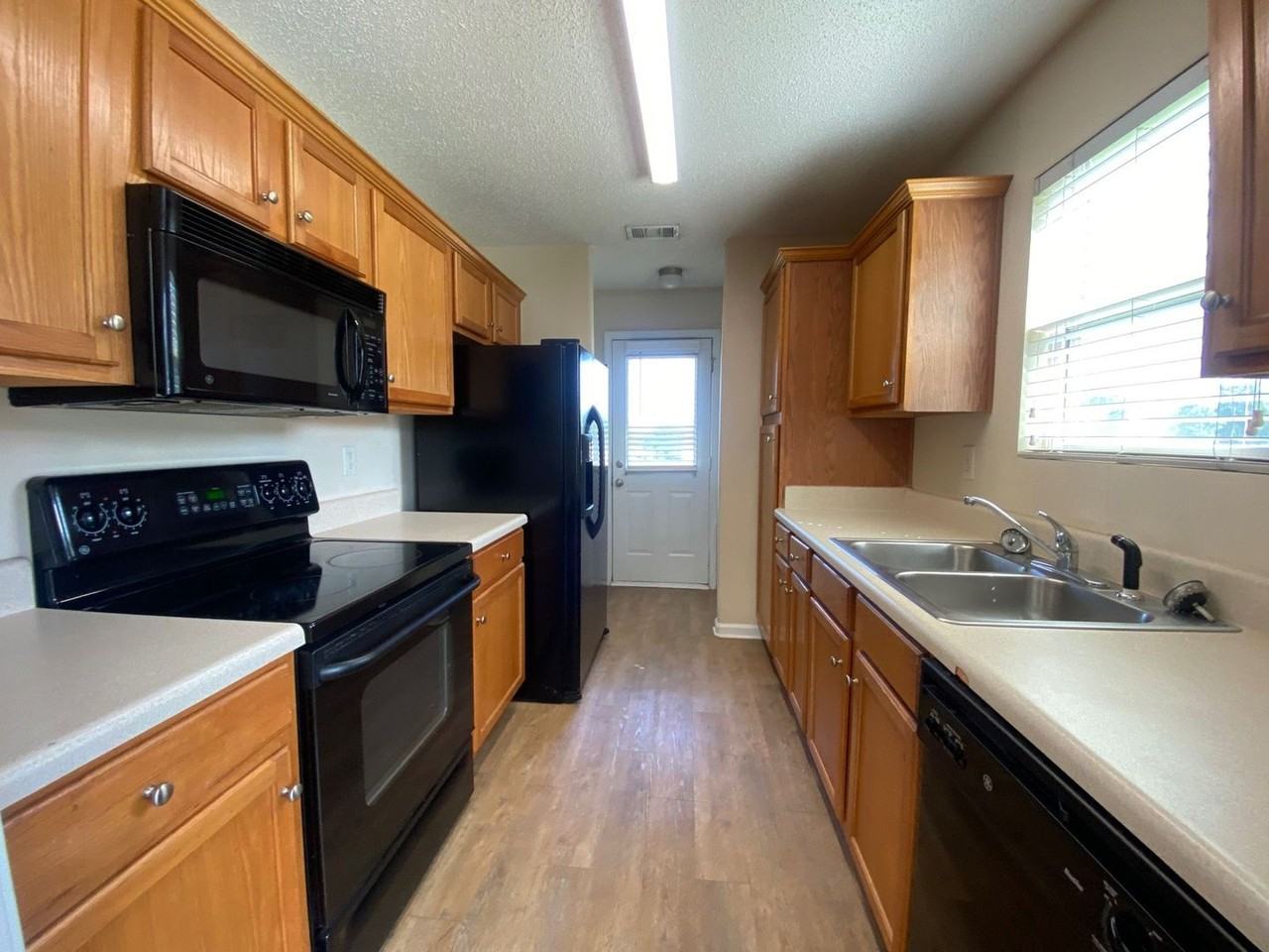 361 Bridgewater Cir - Photo 3 of 17