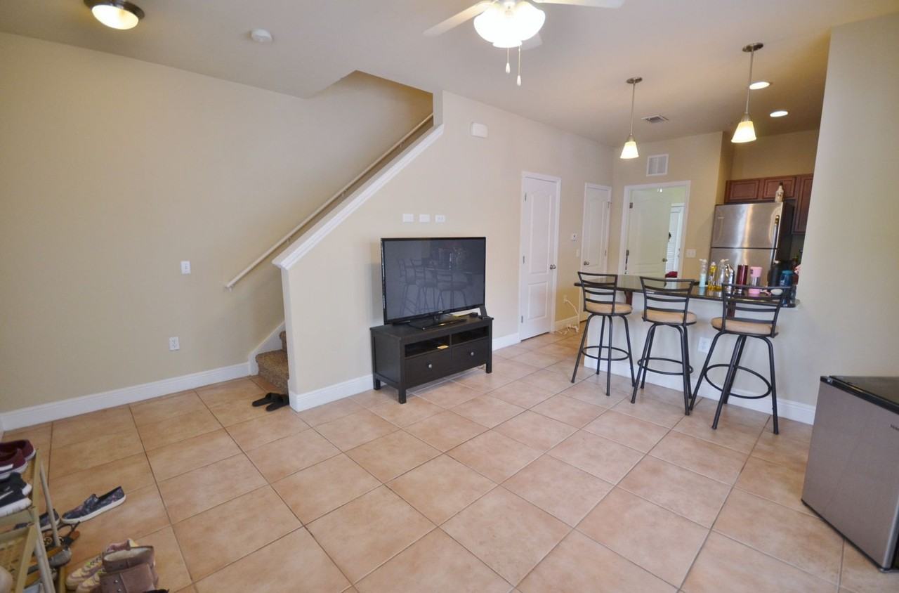 2938 Sw 35th Pl #23 - Photo 3 of 29