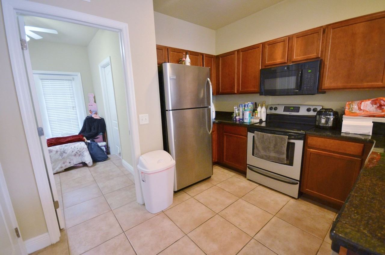 2938 Sw 35th Pl #23 - Photo 6 of 29