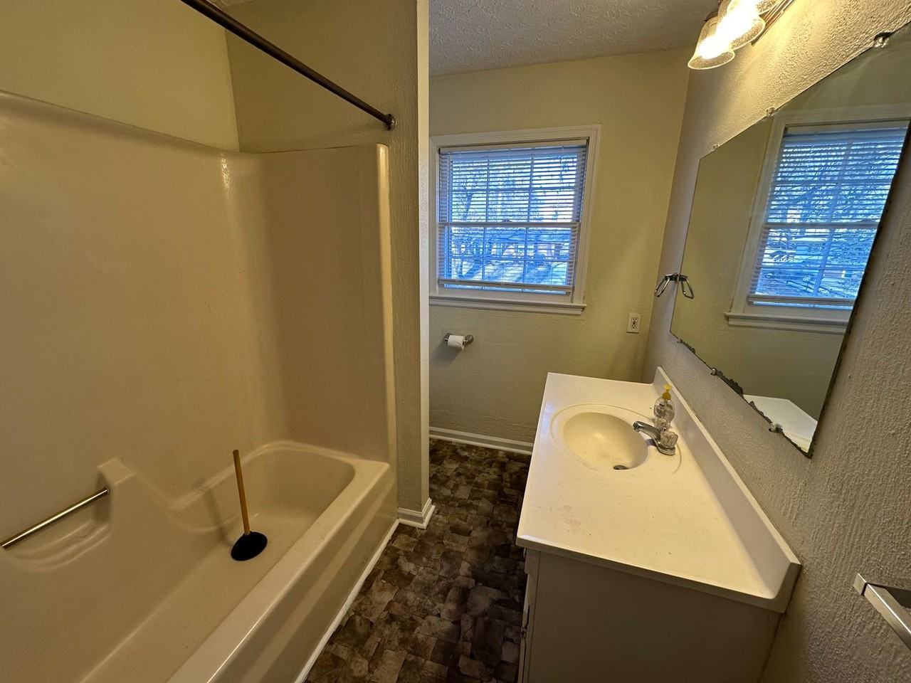 1021 Ardmore Drive - Photo 7 of 9