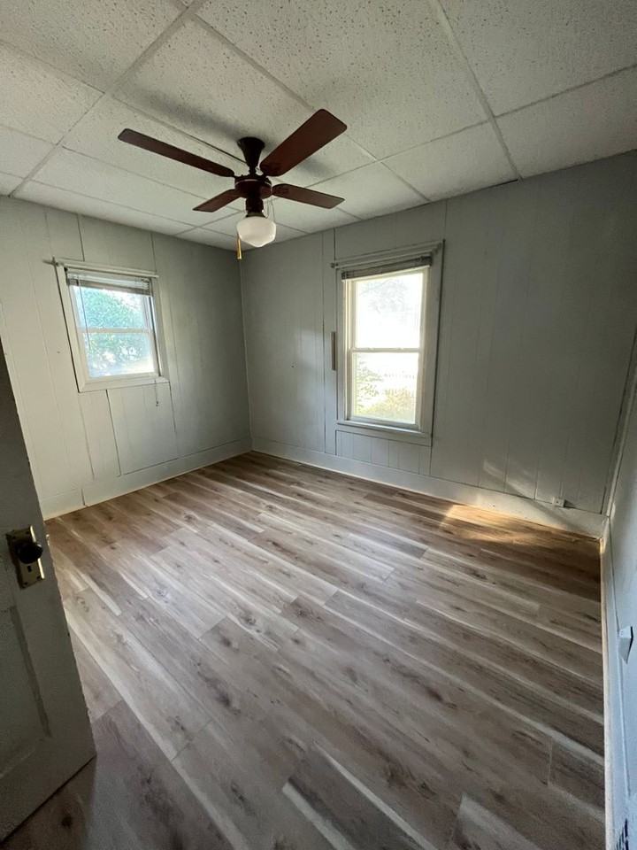 822 Hammond Ave - Photo 2 of 7