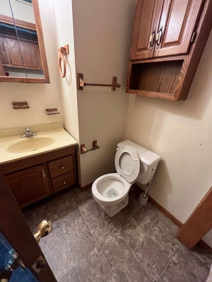 822 Hammond Ave - Photo 5 of 7