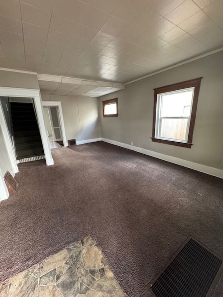 2324 Fox Ave - Photo 2 of 11