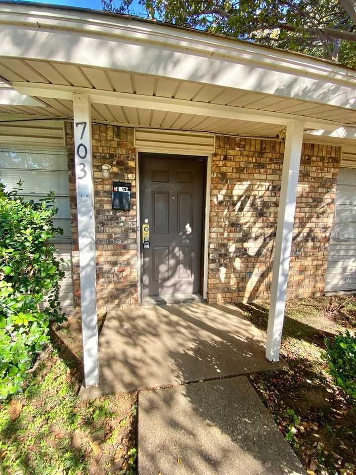703 N Oak St #A - Photo 2 of 13