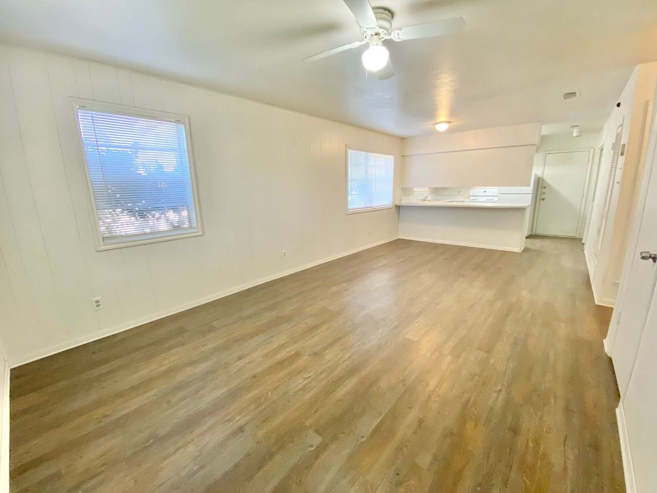 703 N Oak St #A - Photo 3 of 13