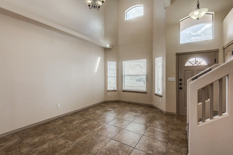 7101 Falling Leaf Cir - Photo 4 of 26