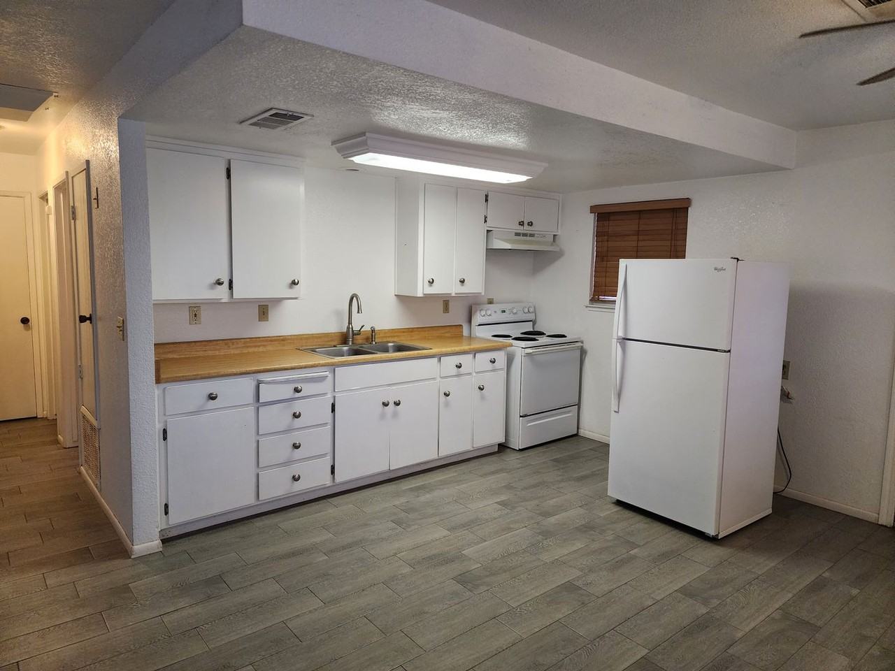 475 Tisdell Dr - Photo 2 of 12