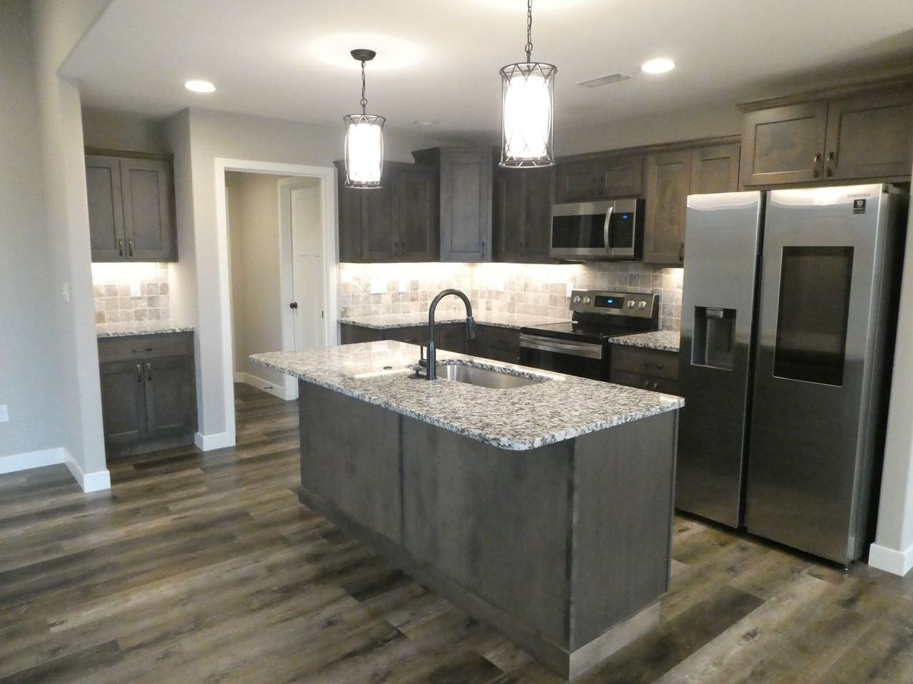 4990 America Dr - Photo 2 of 22