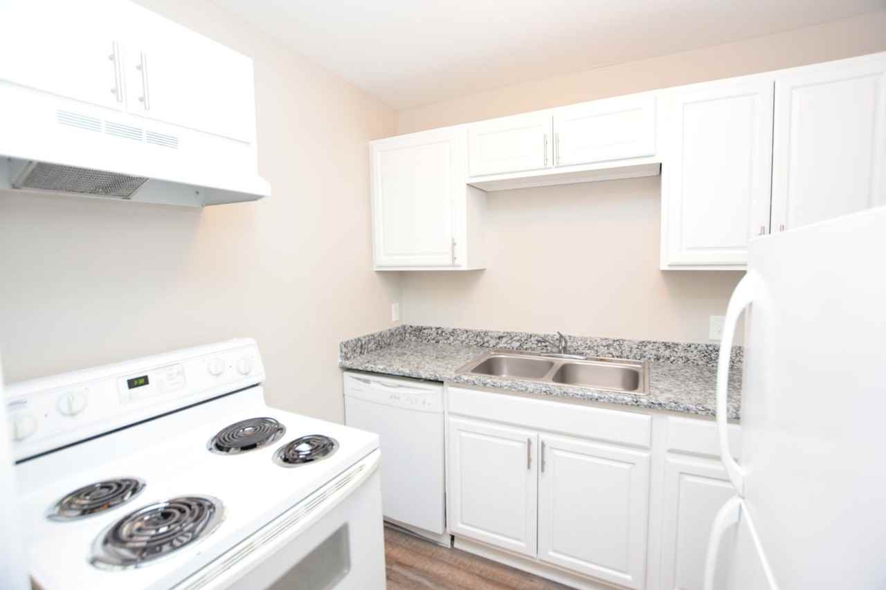 100 Mcarthur St #17 - Photo 4 of 6